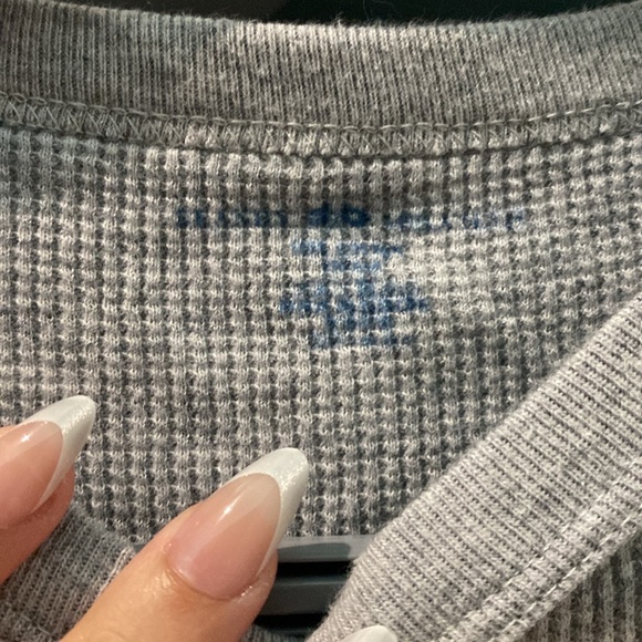 Brandy Melville Cropped Tee - Picture 4 of 4